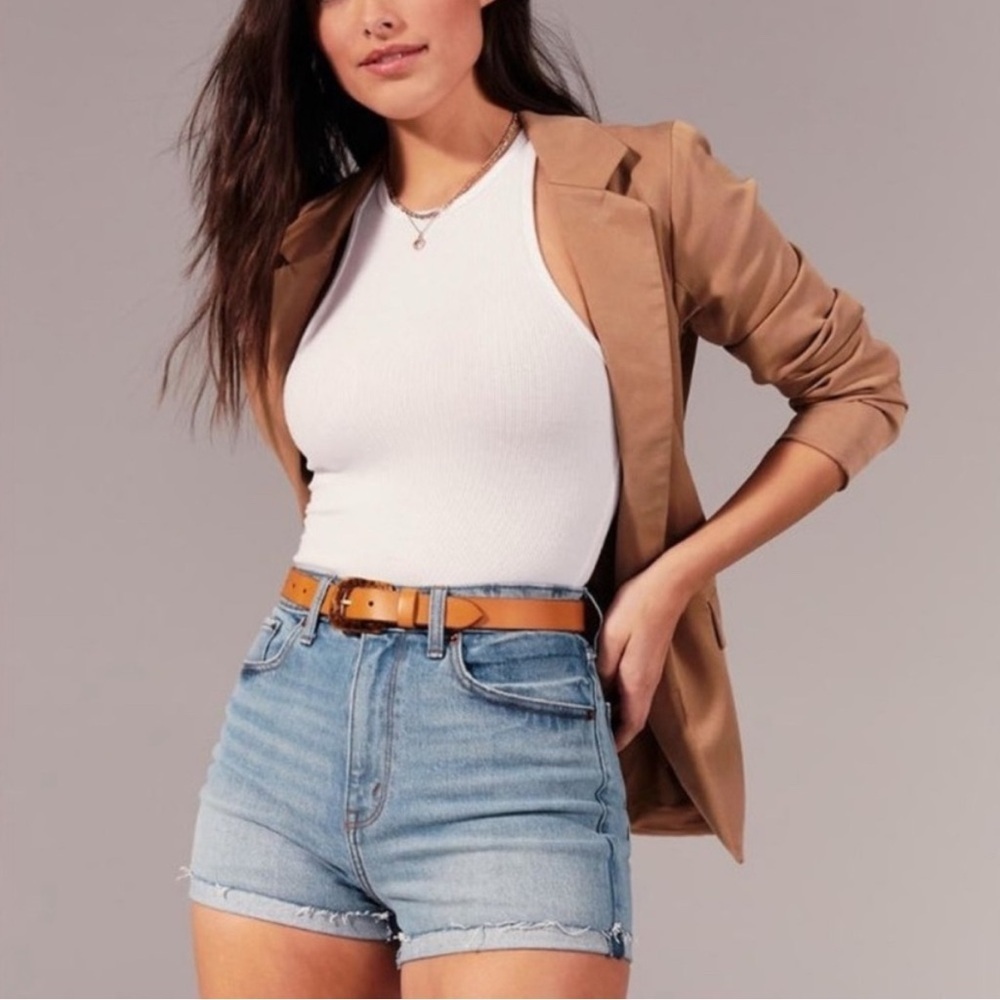 Abercrombie & Fitch Curve Love High Rise Mom Short- Size 4 (27)